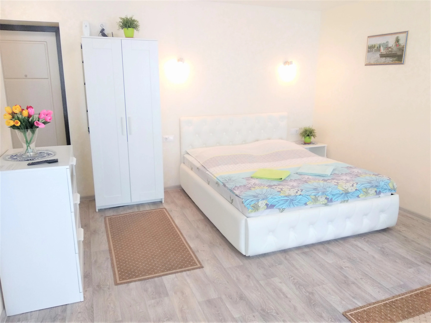 Апартаменты возле площади 1905 года