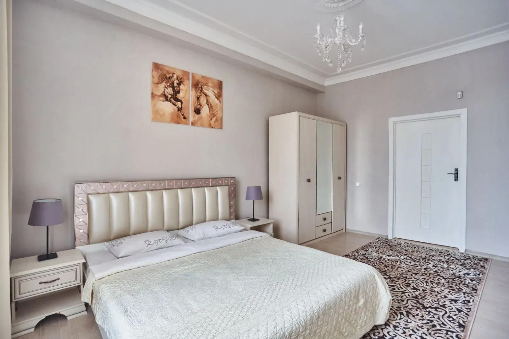 Апартаменты в центре 4х комнатные на Кирова 1