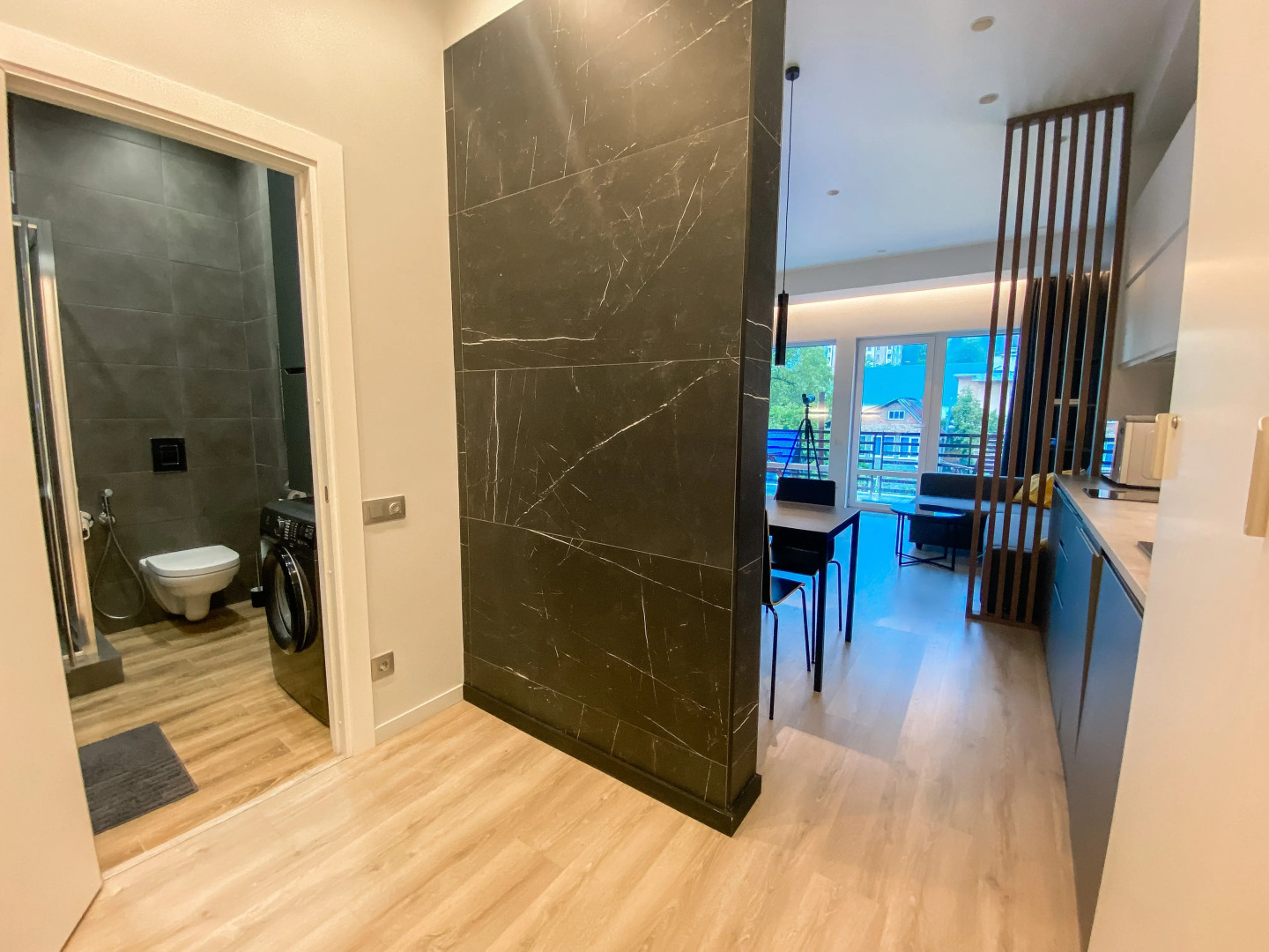 Студия с террасой с панорамным видом на горы