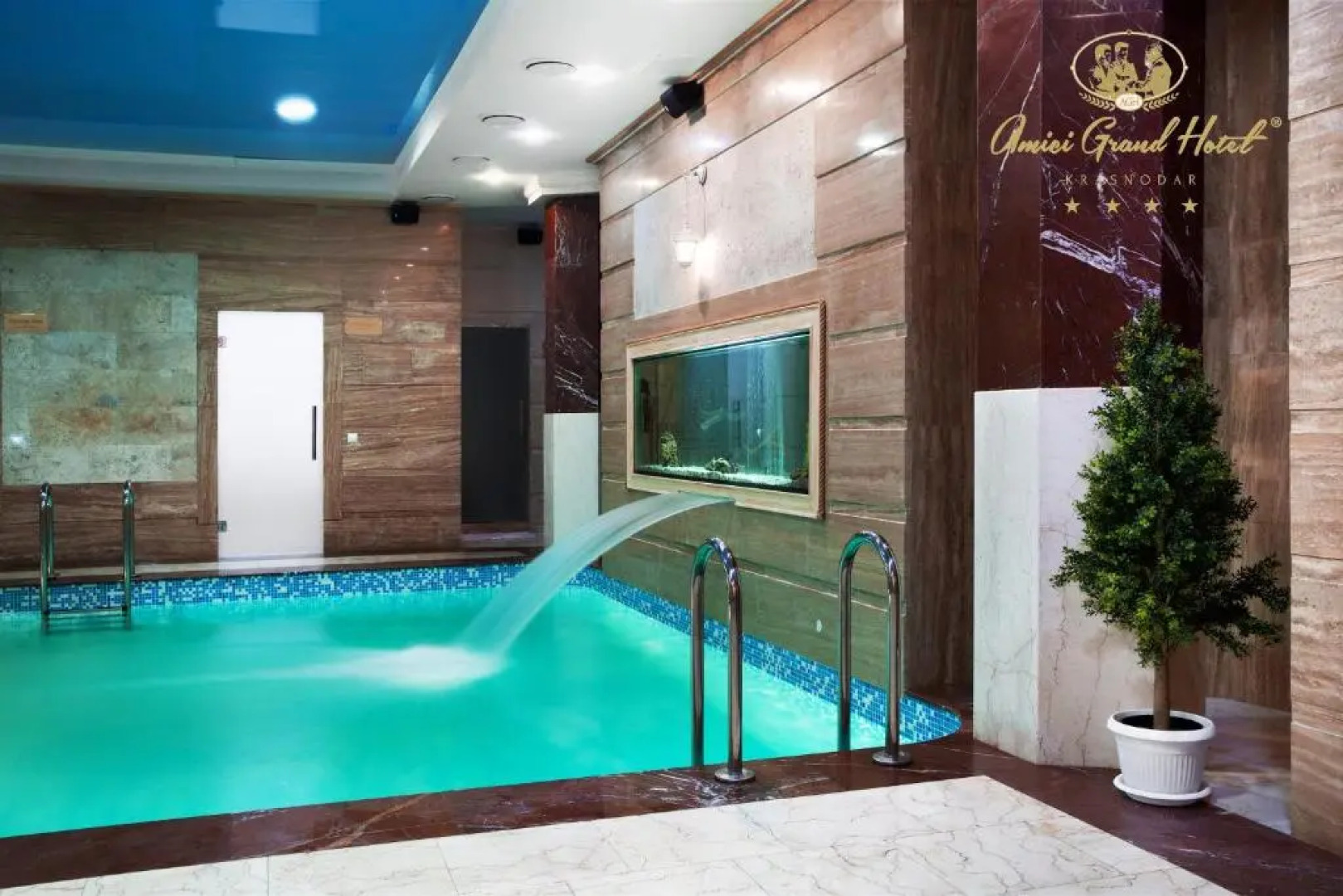 Отель Amici Grand Hotel