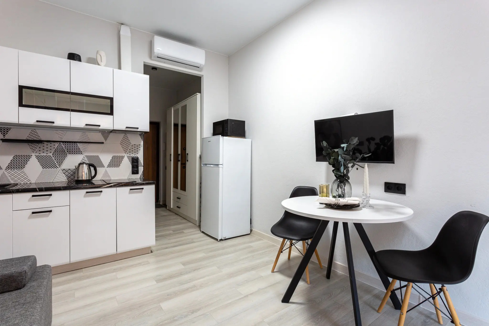 Квартира с Балконом и Видом на Лесопарк Аллея 114