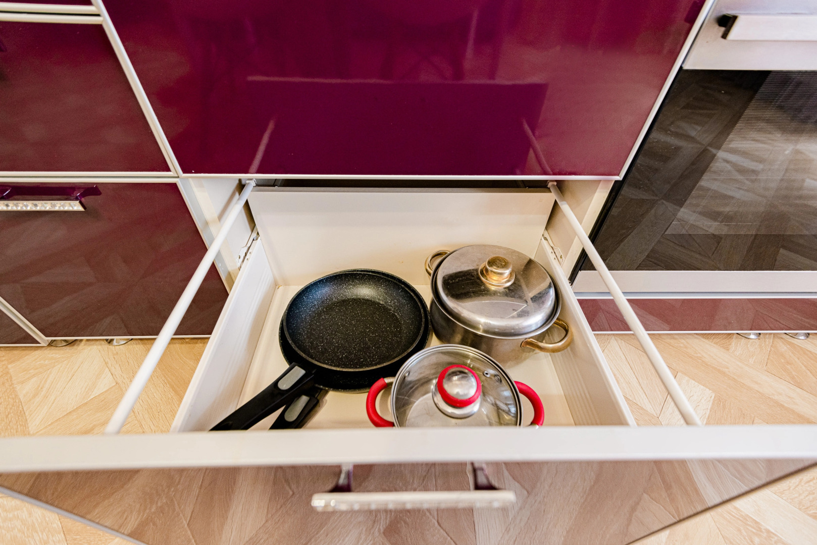 Квартира 1-к яркая у залива на Маркова 8/2 от RentAp, 4 сп.места