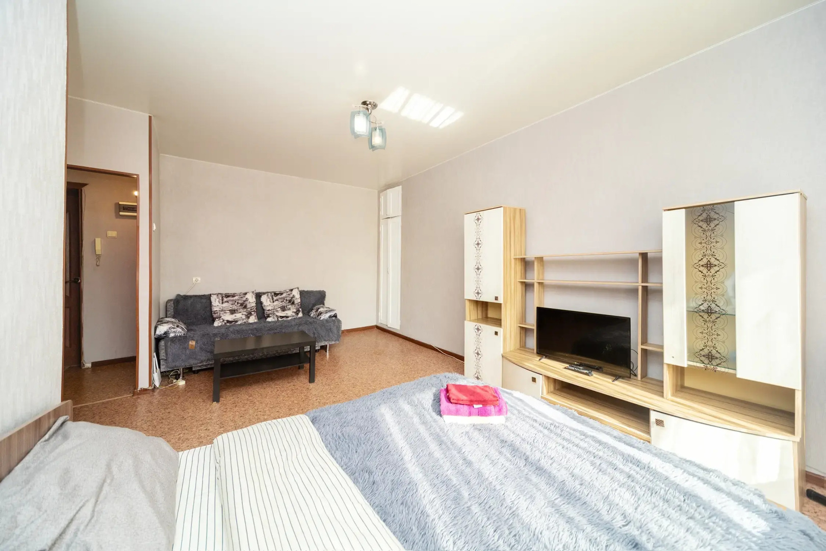 Апартаменты Мира 90