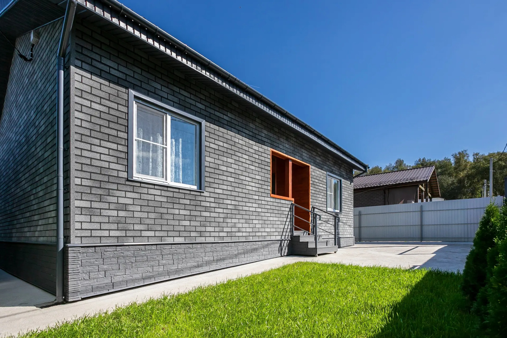 Частный дом с русской баней и банным чаном