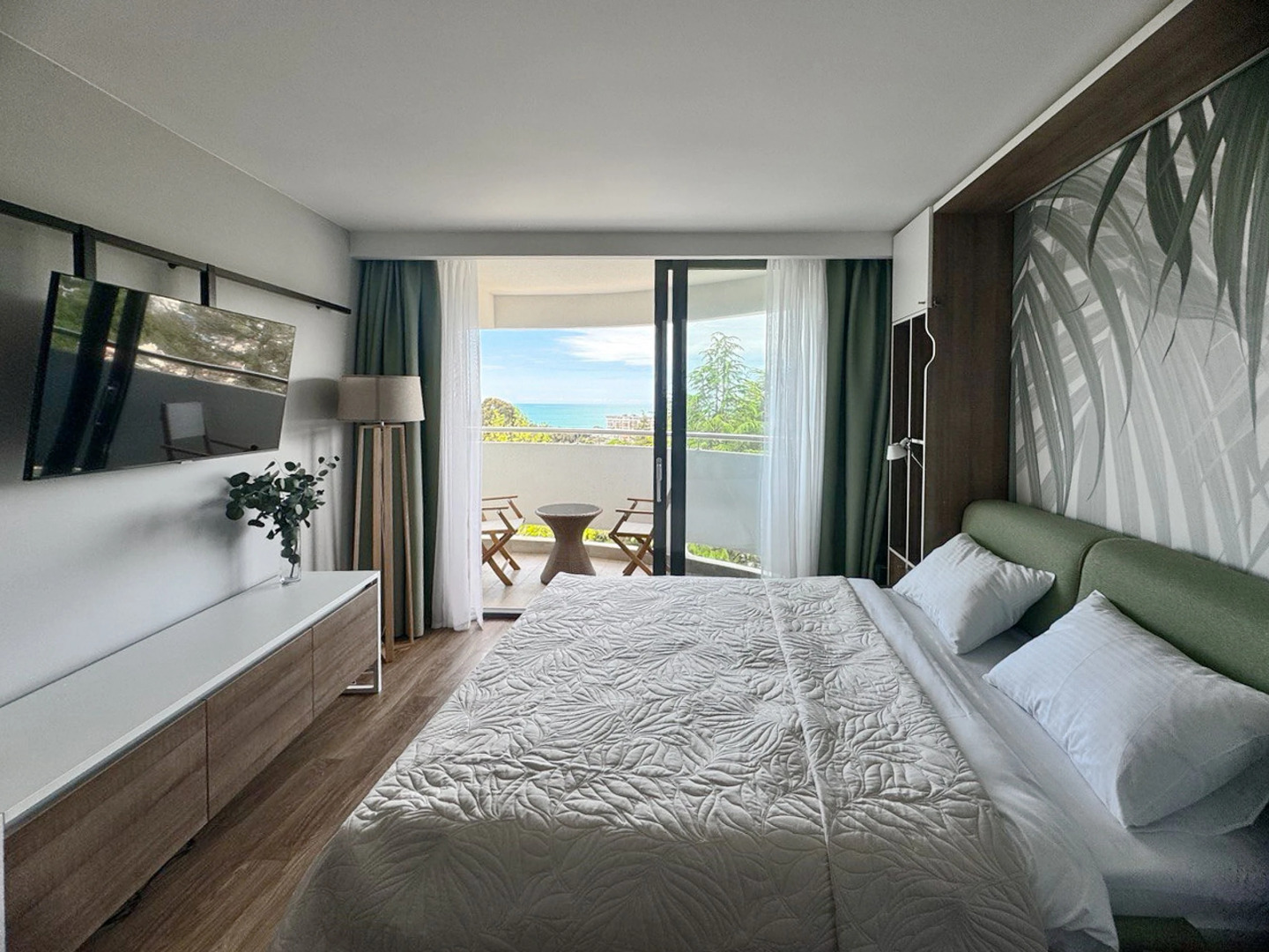 Апартаменты в отеле с видом на море. Космос 522