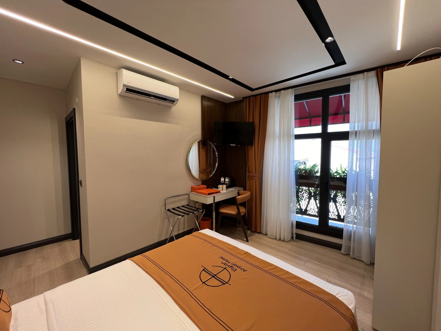 Hotel Elysian Airport