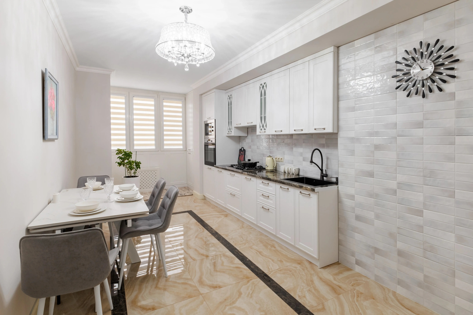 Апартаменты AURA с панорамными окнами и видом на горы