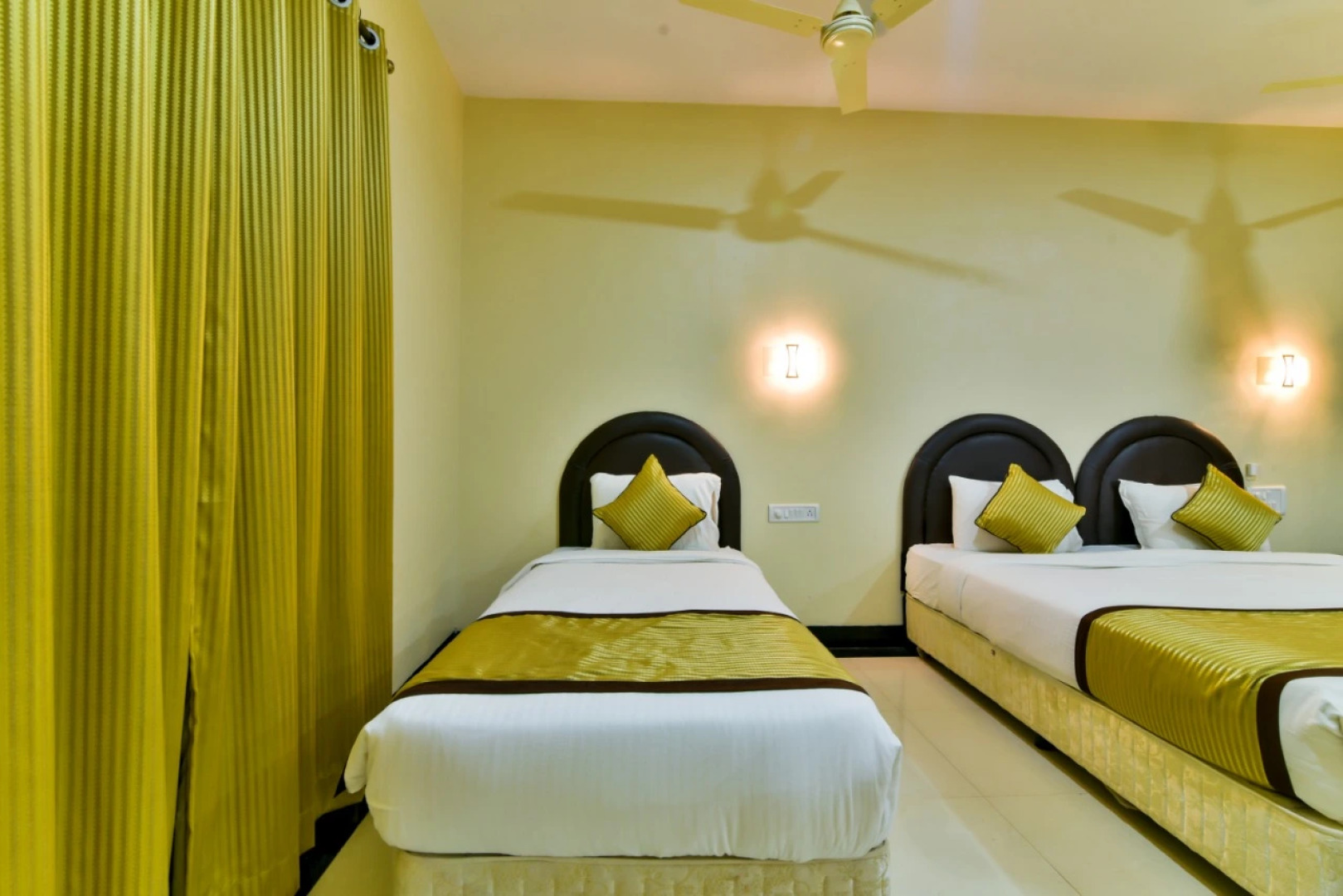 Отель Baga Fantacia Beach Inn