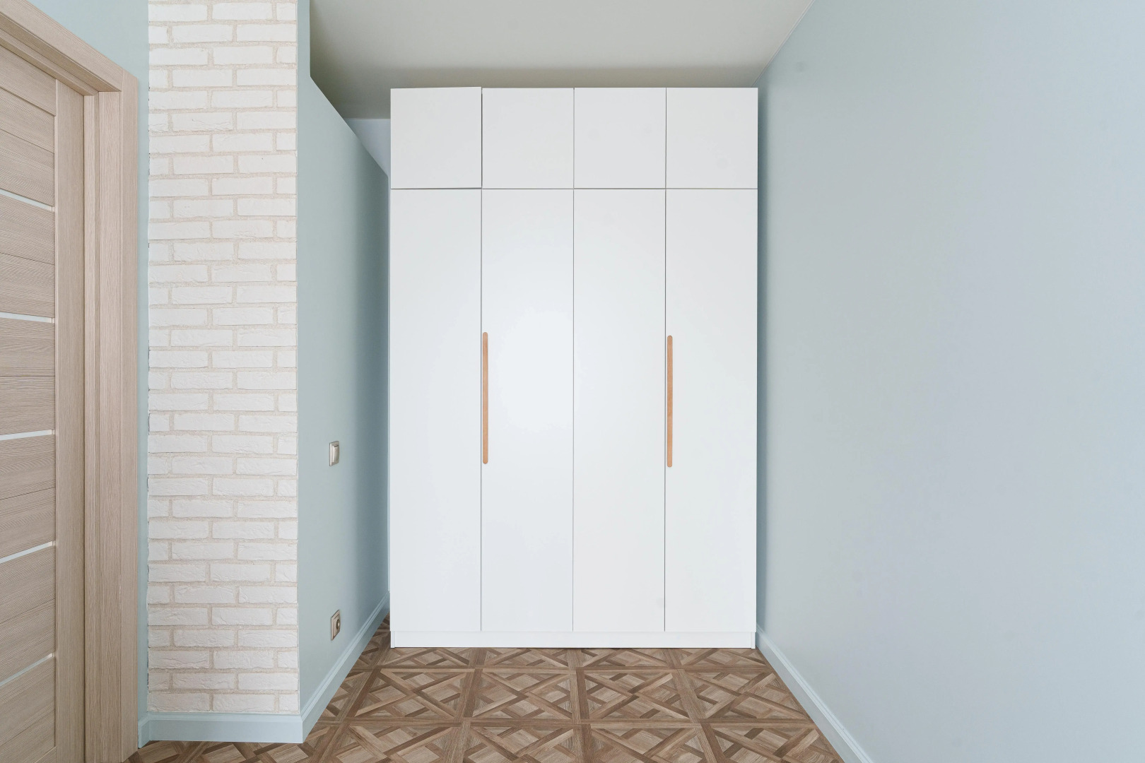 Апартаменты с видом на Комаровский рынок в центре города