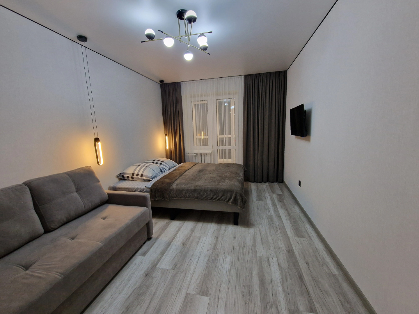 Апартаменты в Центре с Гостинной и 2 Спальнями