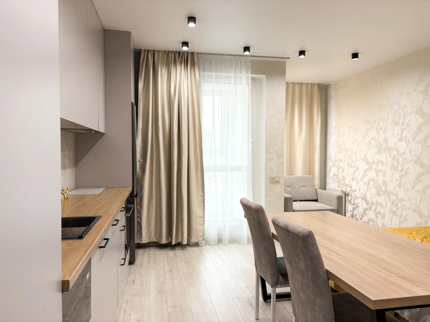 Квартира Студия в Минск Мир новая