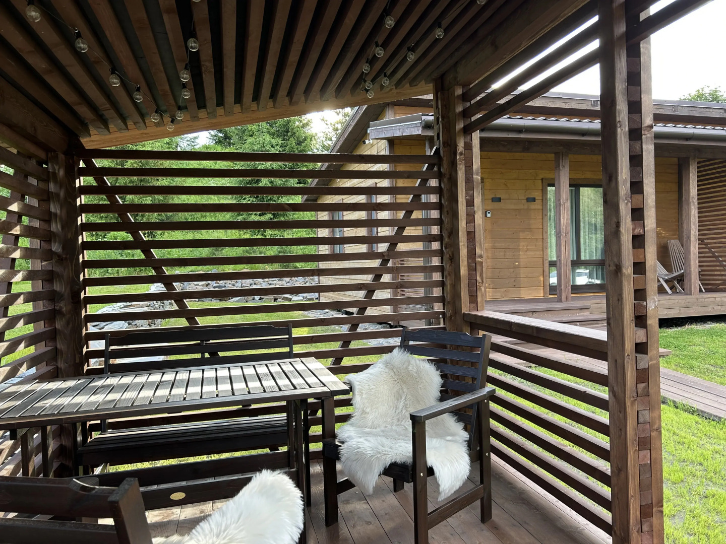 Частный дом на берегу реки