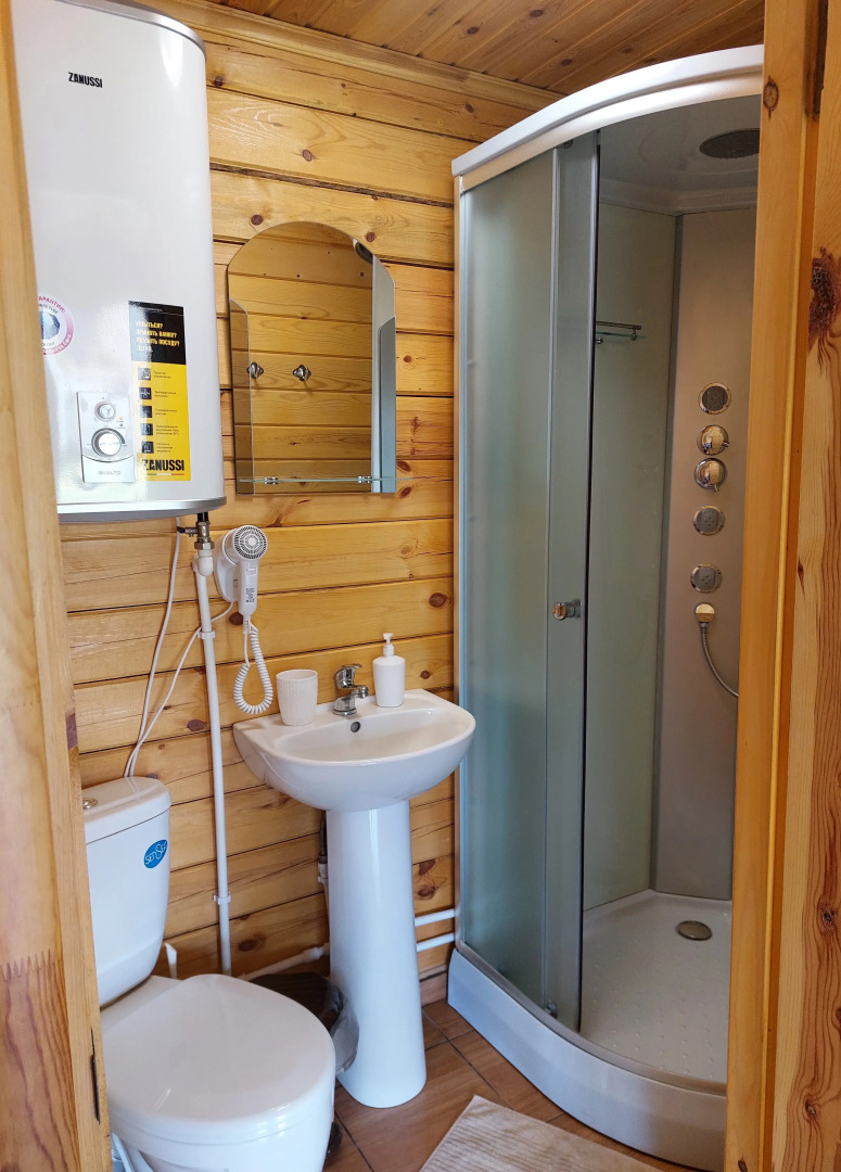 Частный дом Домик-студия на Чемальской