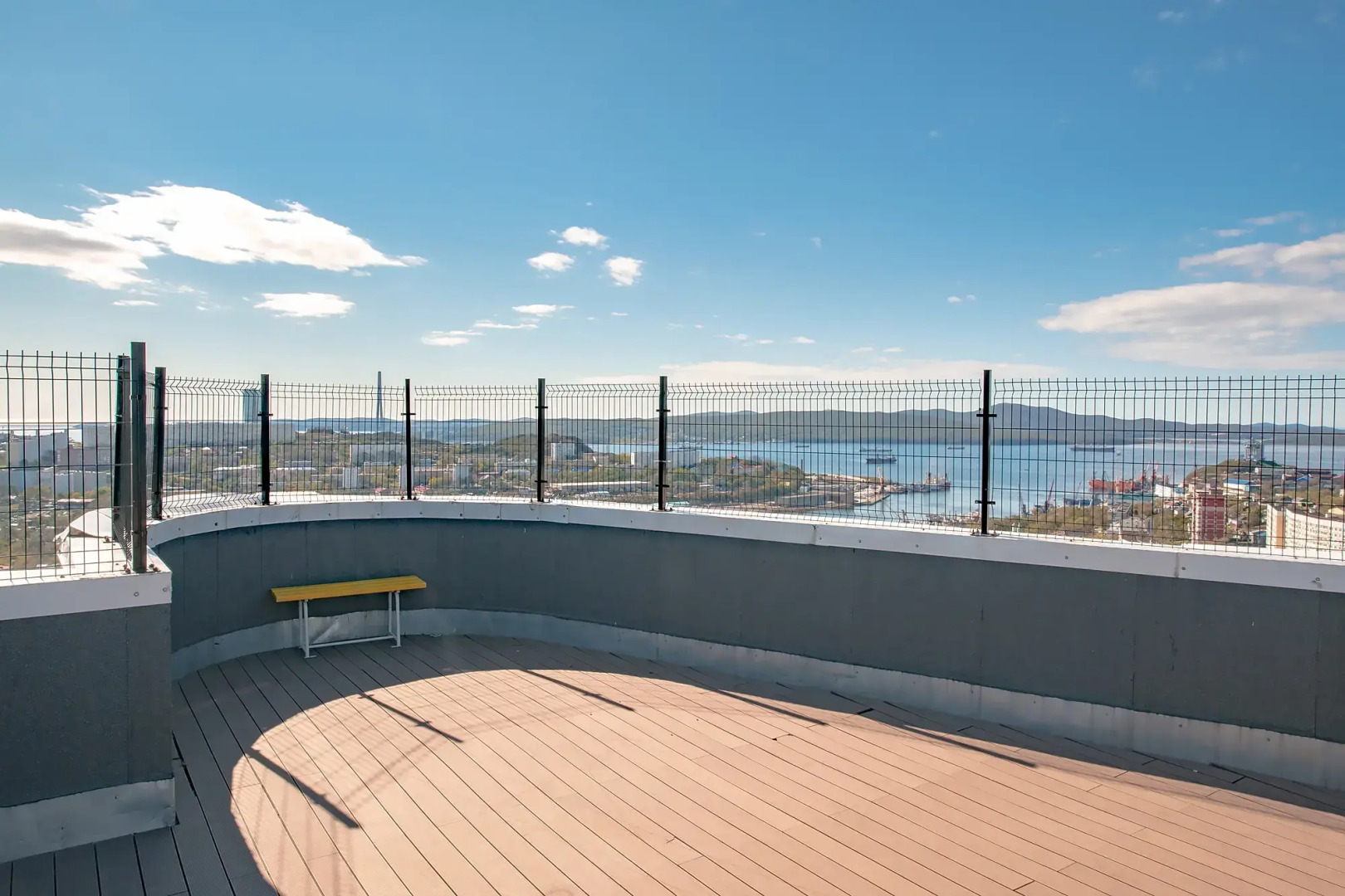 Апартаменты на высоком этаже, рядом с театром и мостом, недалеко от центра. Фастовская 29.