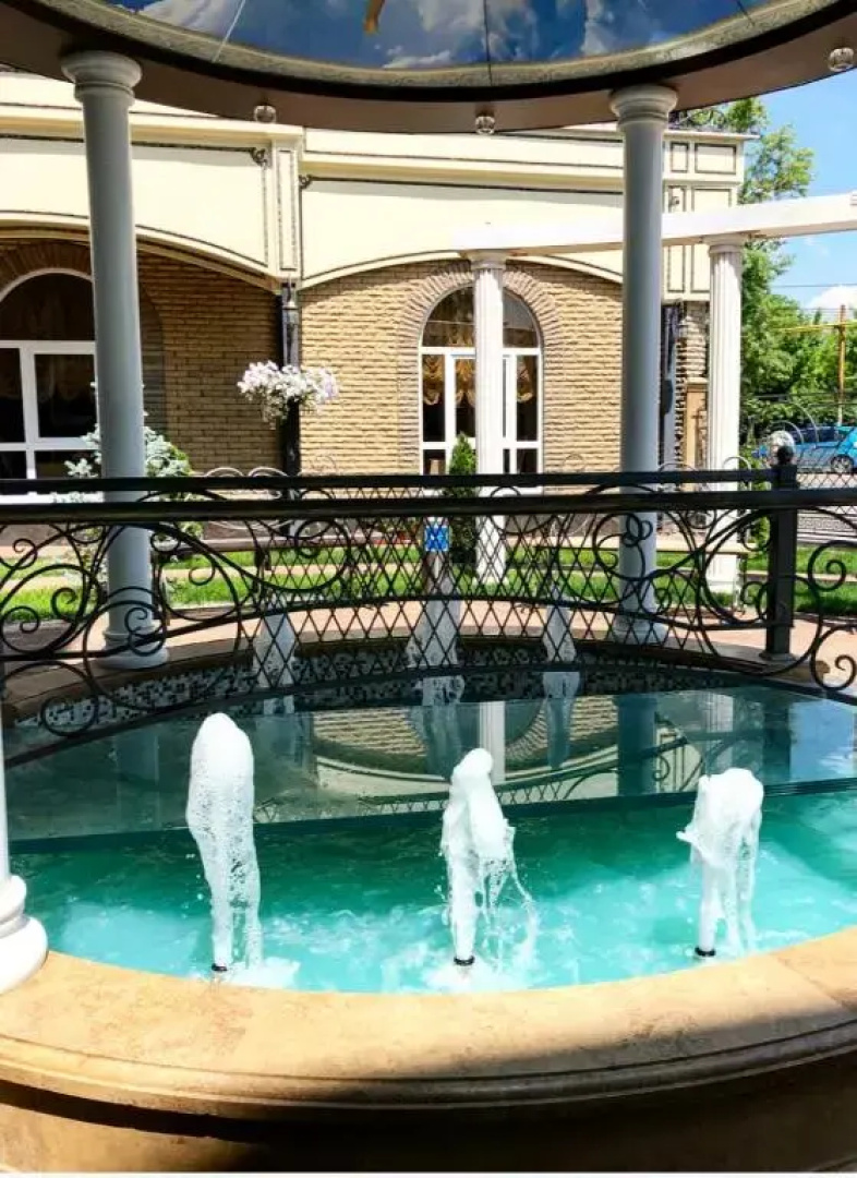 Отель Caesar Royal Palace