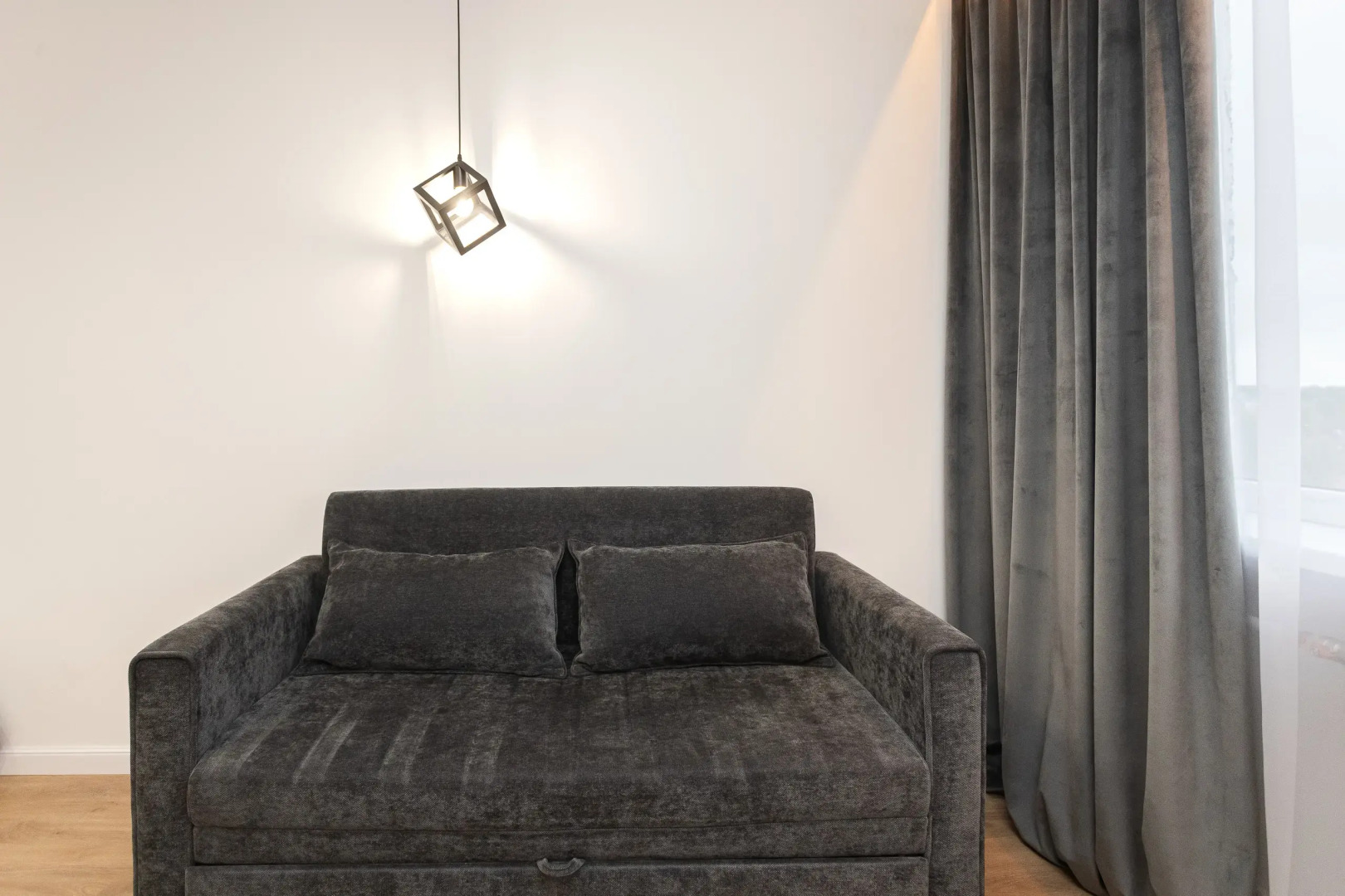 Квартира уютная трехкомнатная с двумя балконами рядом с островом Канта