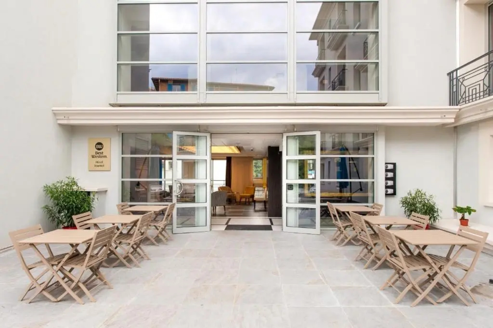 Отель Best Western Journel Antibes