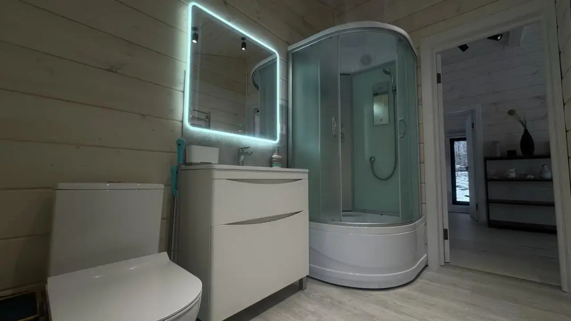 Частный дом Дом на краю леса