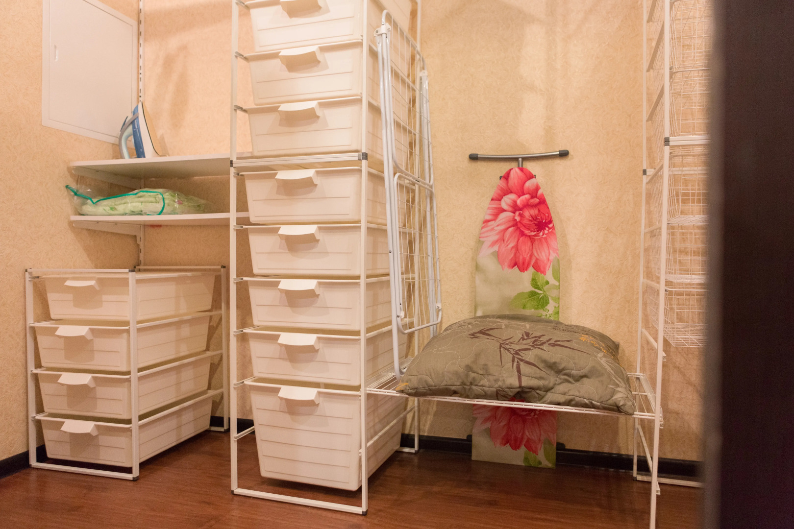 Bulvar 60-Letiya Pobedyi 10 Apartments