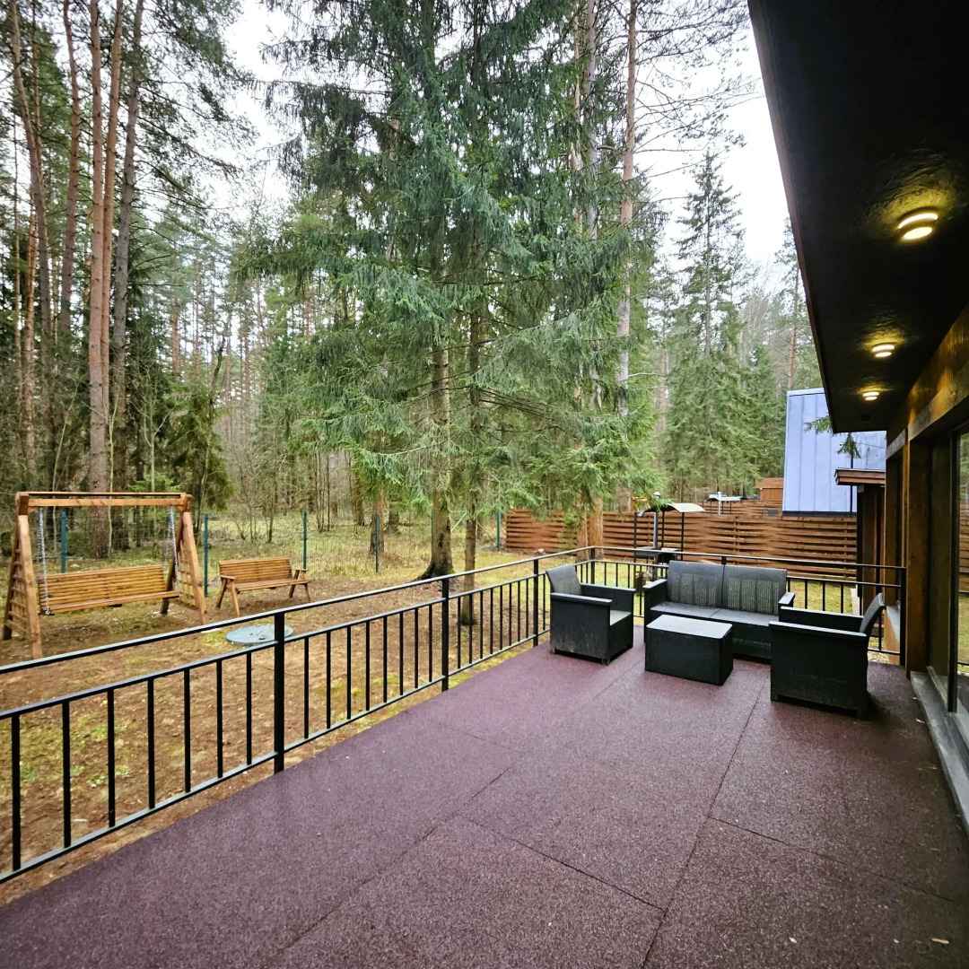 Частный дом большой