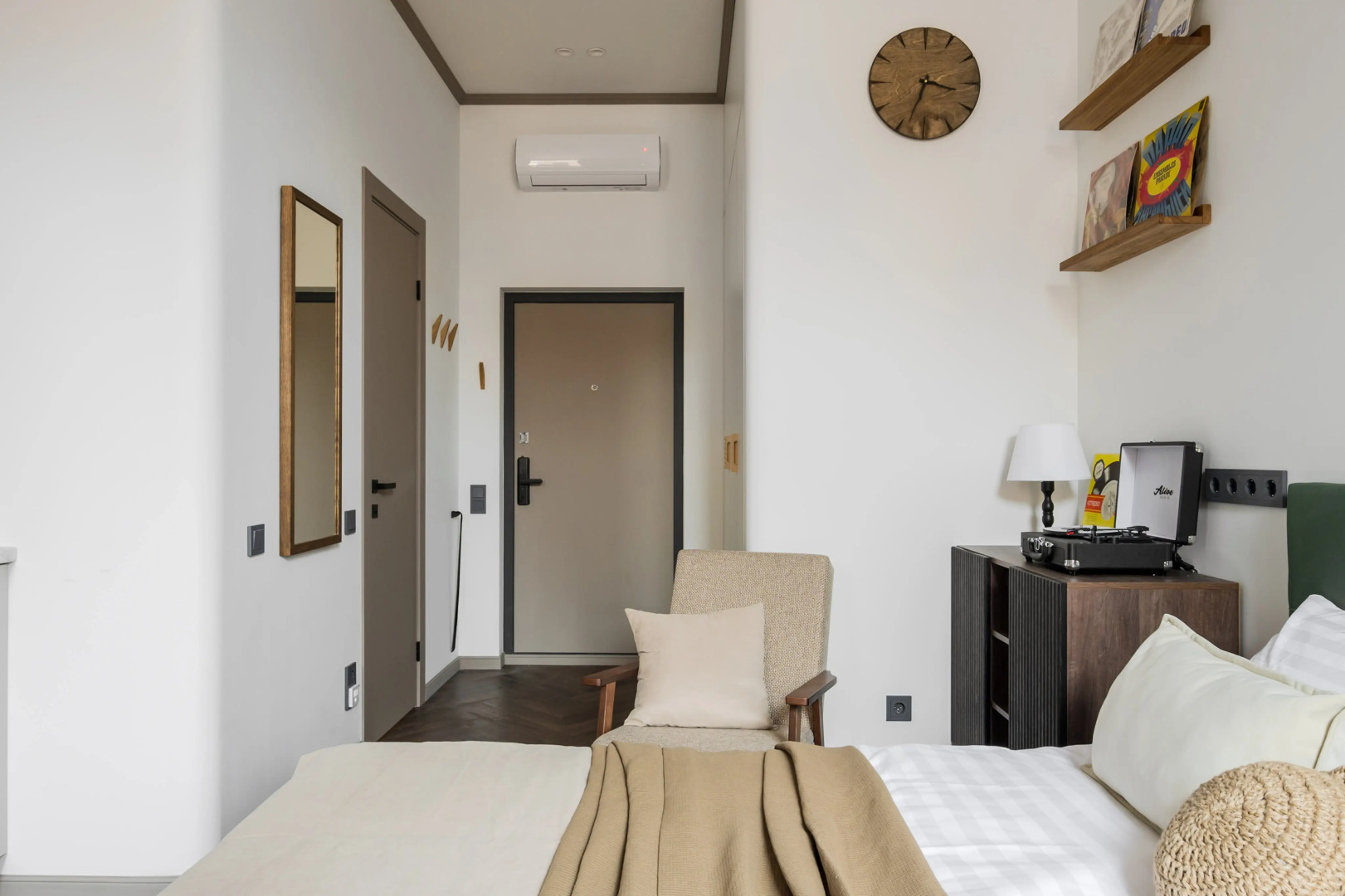 Квартира New Horizon Art Vinil 36 с дизайном бутикотеля и виниловым проигрывателем