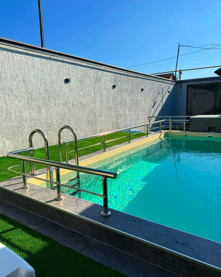 Гостевой дом Дом с бассейном на берегу