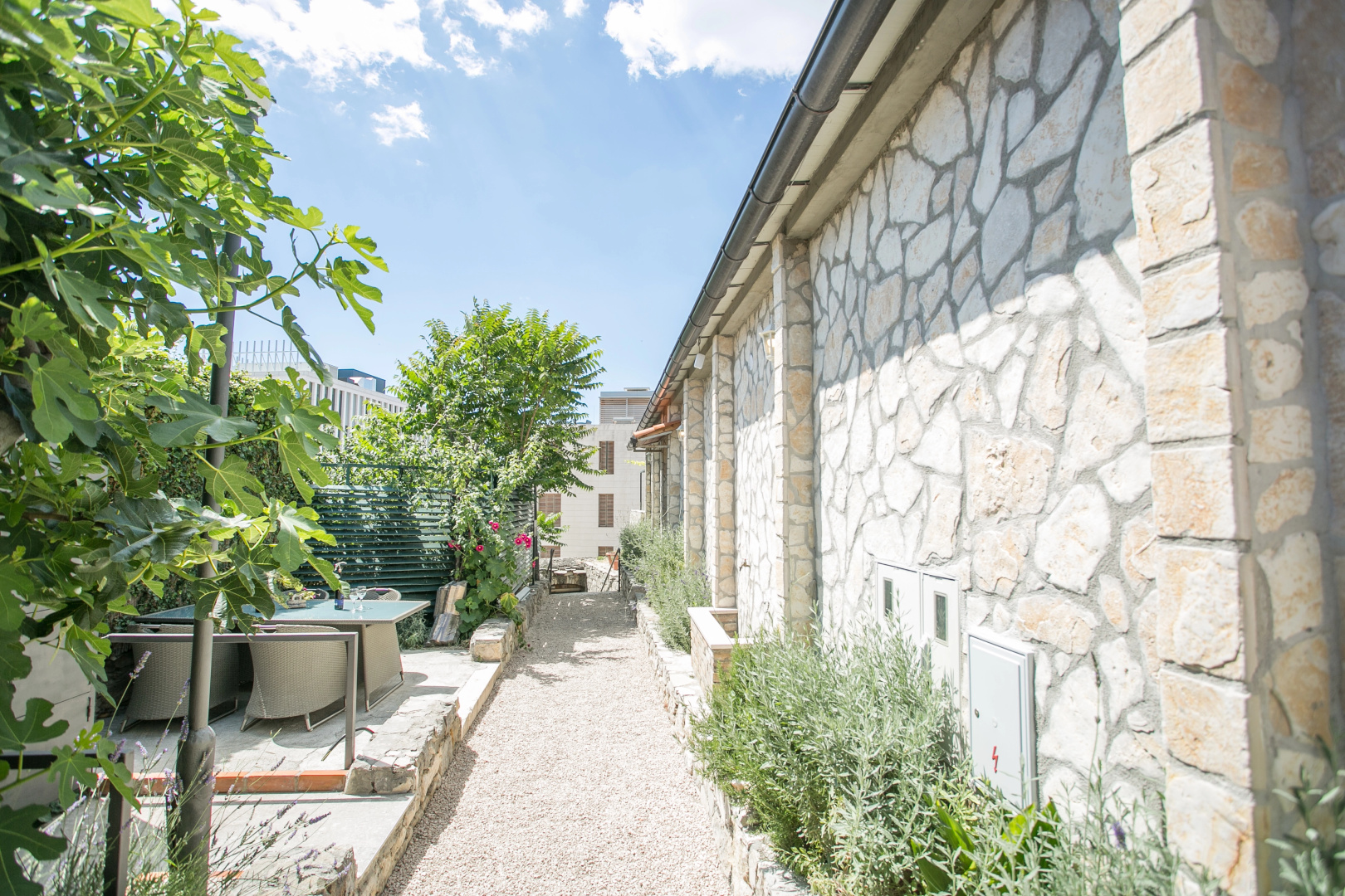 Отель Garden Hotel