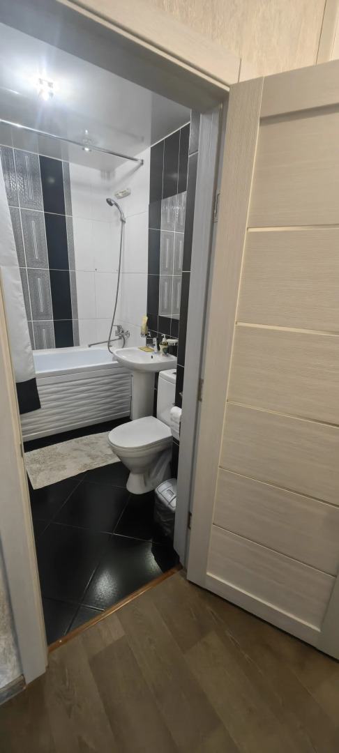 Квартира студия на Строителей с видом на ТЦ Планета