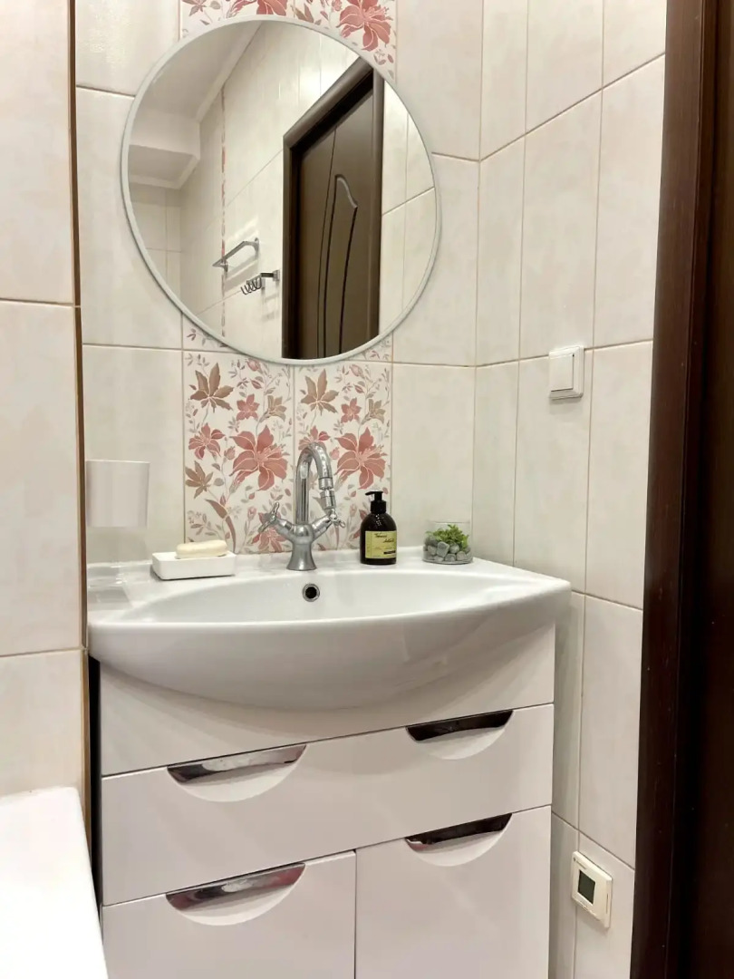 Квартира Евротрёшка Семейная с Видом на Лавру с Четырьмя Раздельными Кроватями