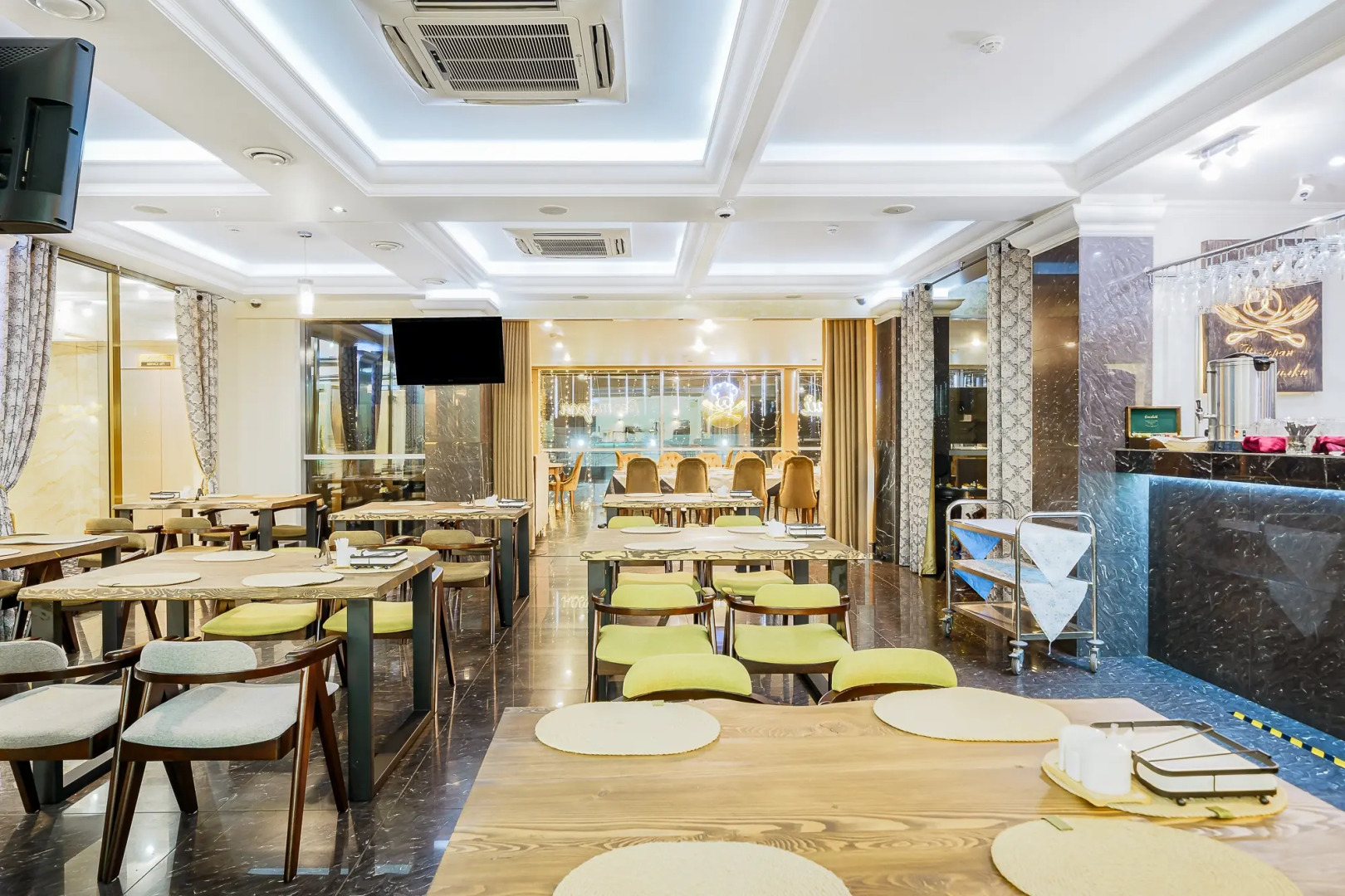 Отель Men'K Kings