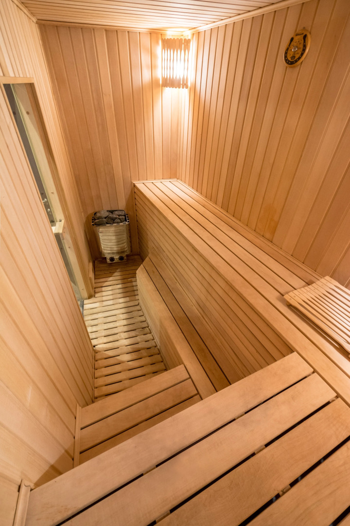 Апартаменты с финской сауной и двумя балконами — просторный двухэтажный пентхаус с двумя спальнями и гостиной