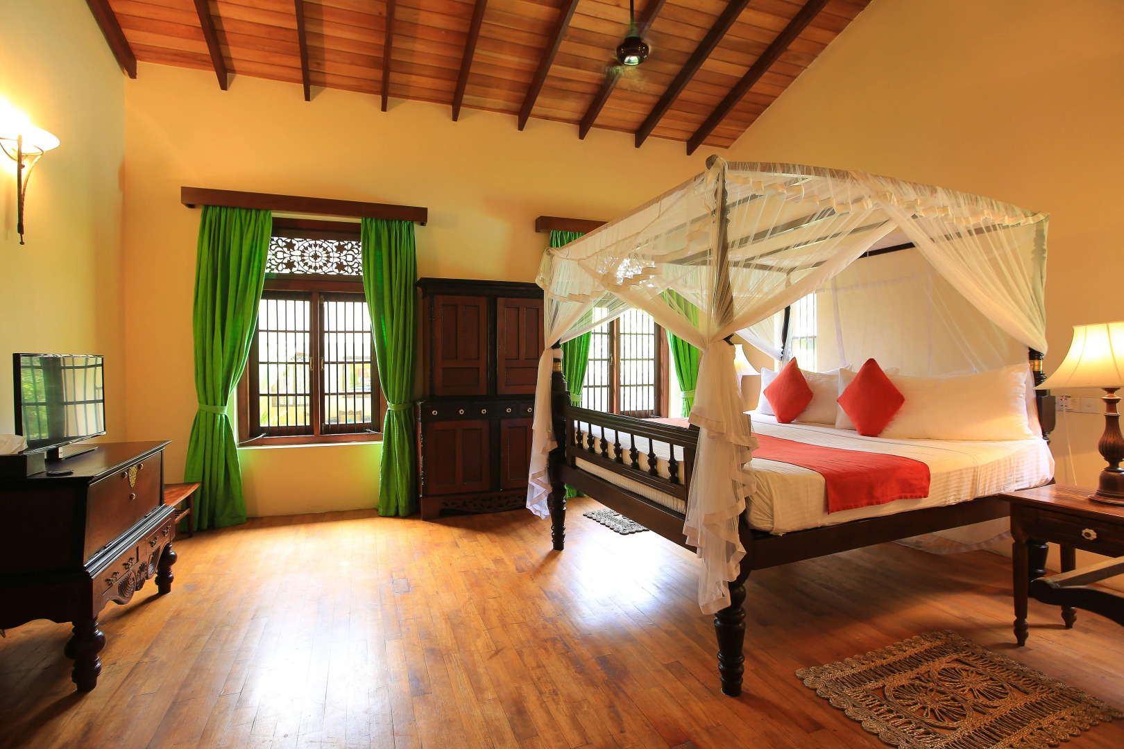 South Point Villa - 3 bedroom Beach Front Villa