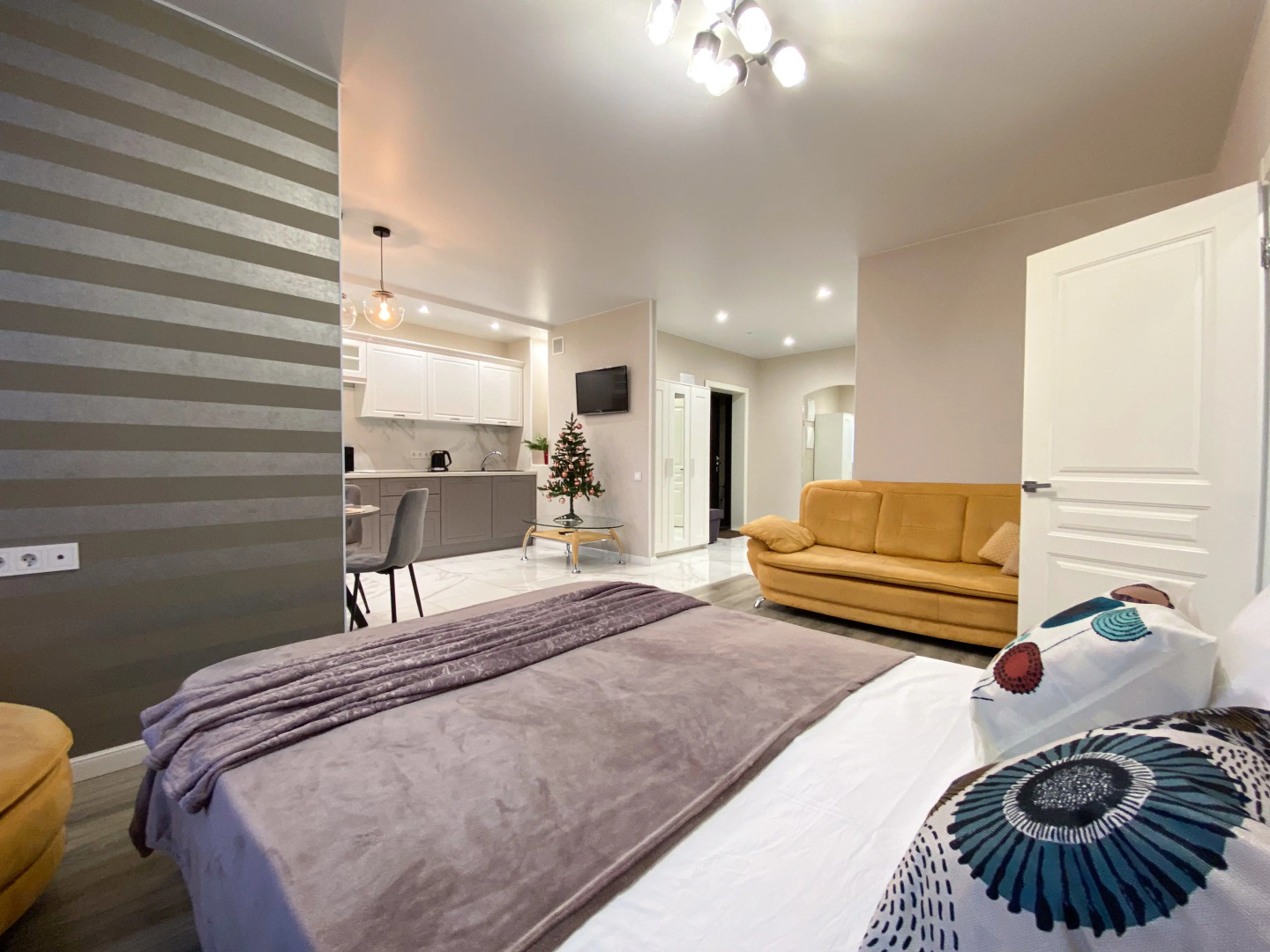 Апартаменты в центре с видом на Волгу