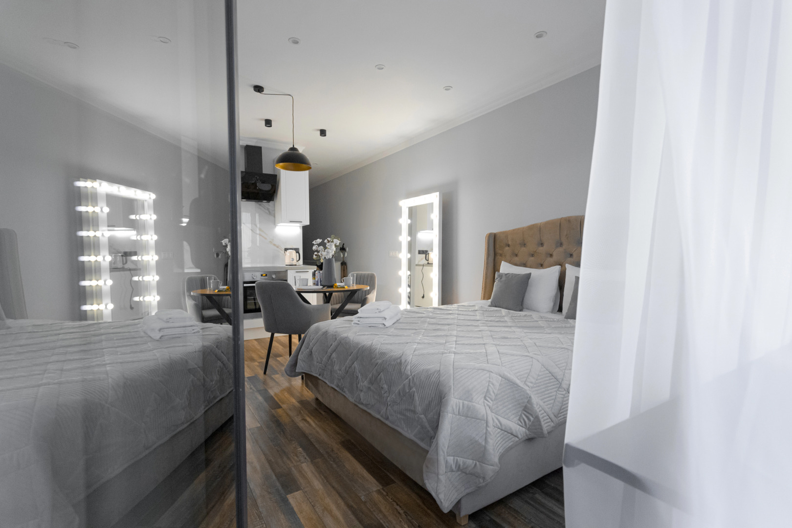 Апартаменты Lalapart Gray stone на 30 этаже небоскреба Савеловский Сити