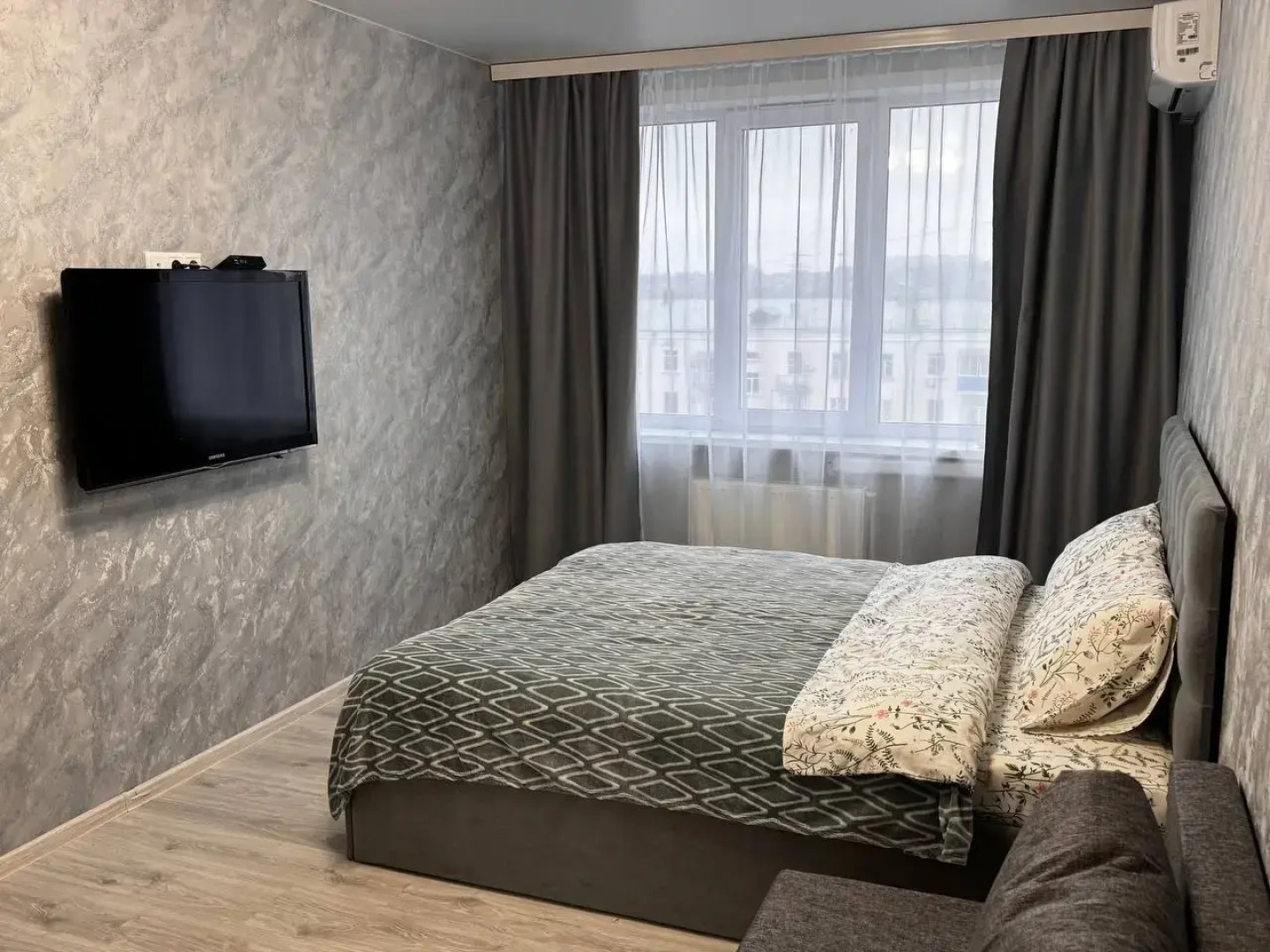 Квартира на левом берегу у ДК Кирова