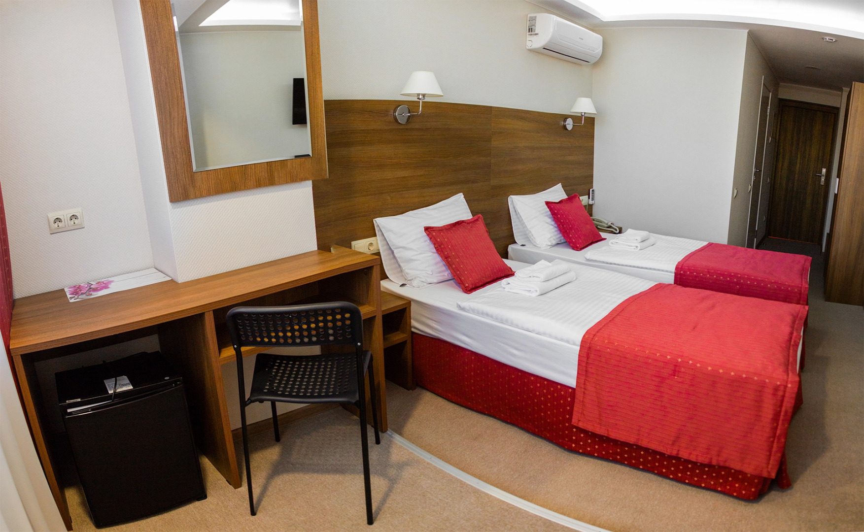 Отель Милот