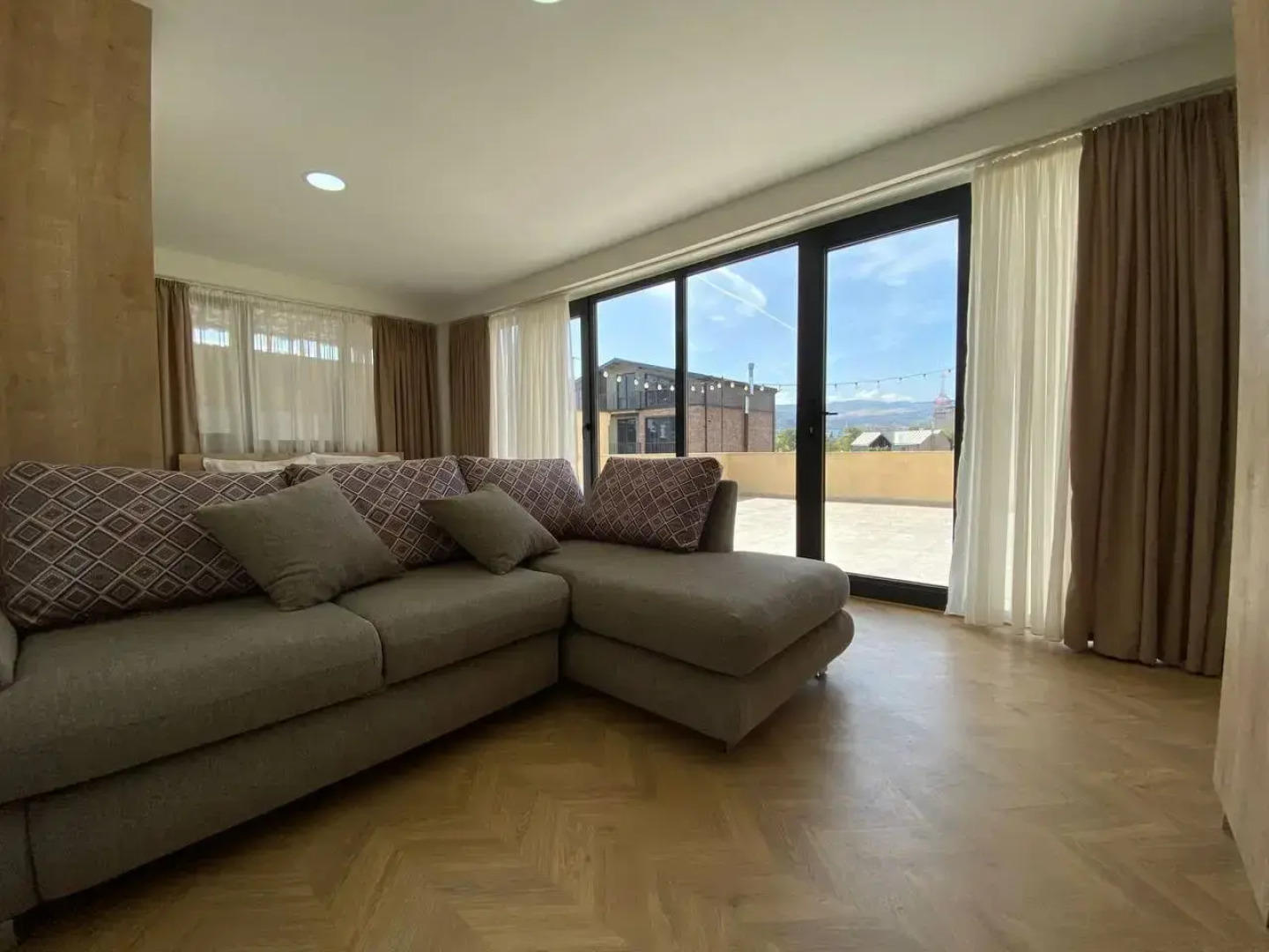 Квартира на 2-4 гостя с большой террасой и бесплатной парковкой