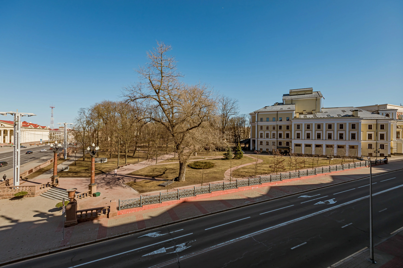 Квартира с видом на Дворец Республики