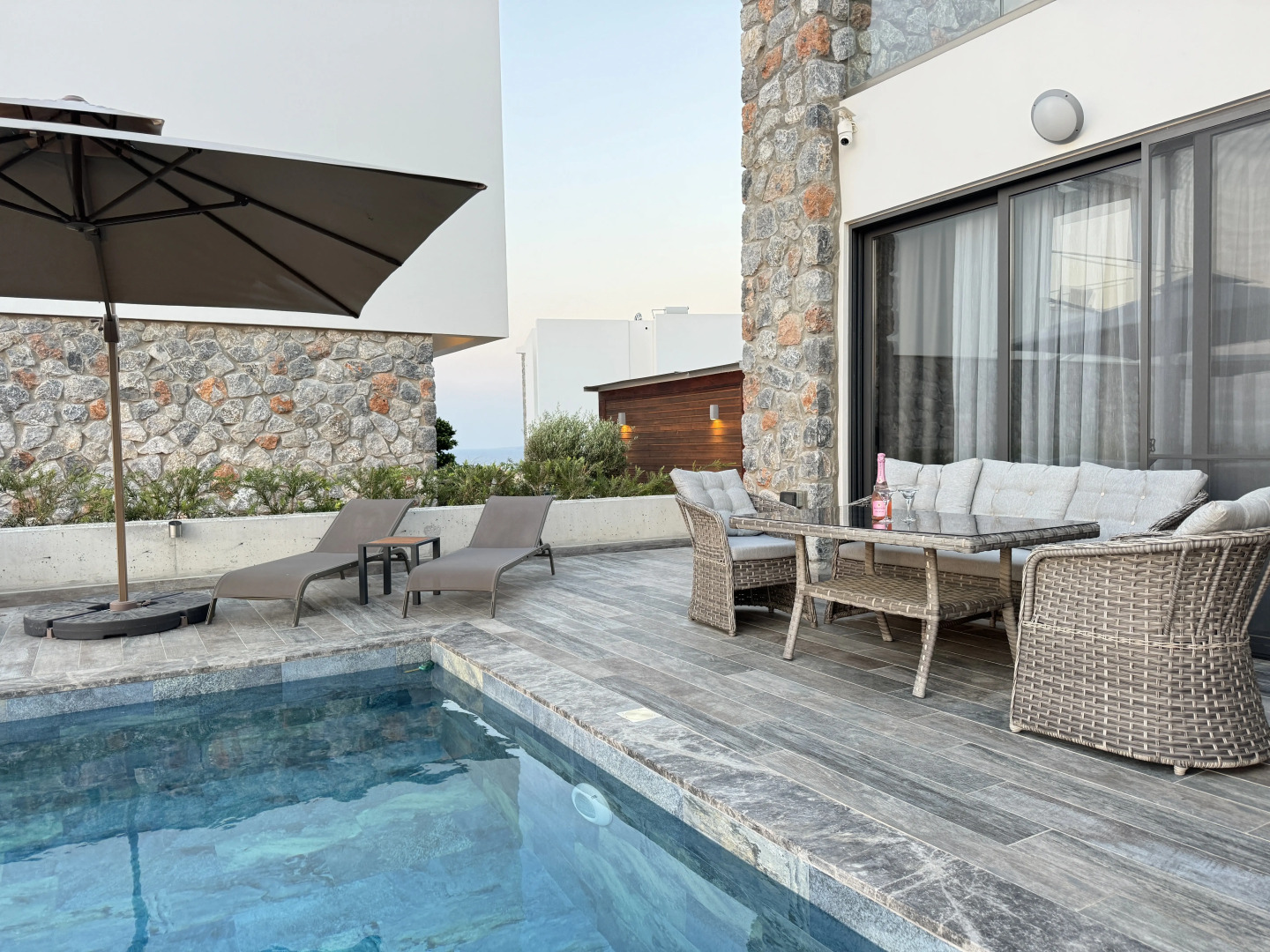 Вилла Роскошная вилла на берегу Средиземного моря