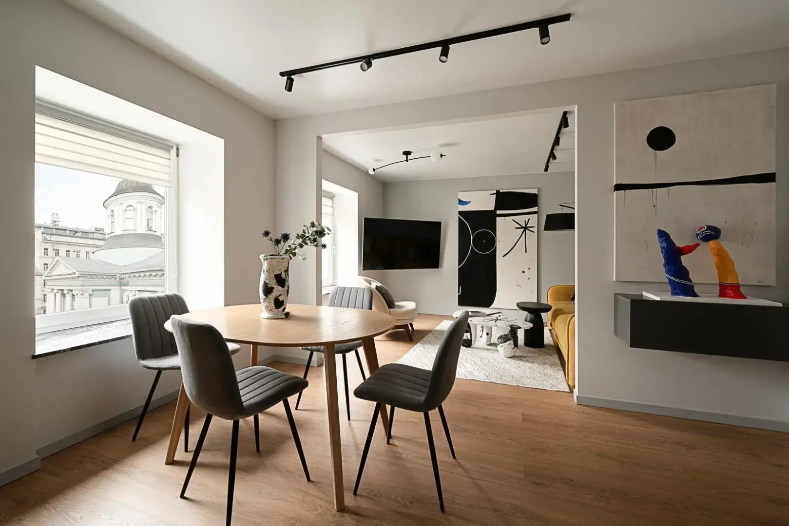 Апартаменты Moca 120 кв.м в Тихом Сквере на Невском Проспекте с Видом на Церковь св. Екатерины