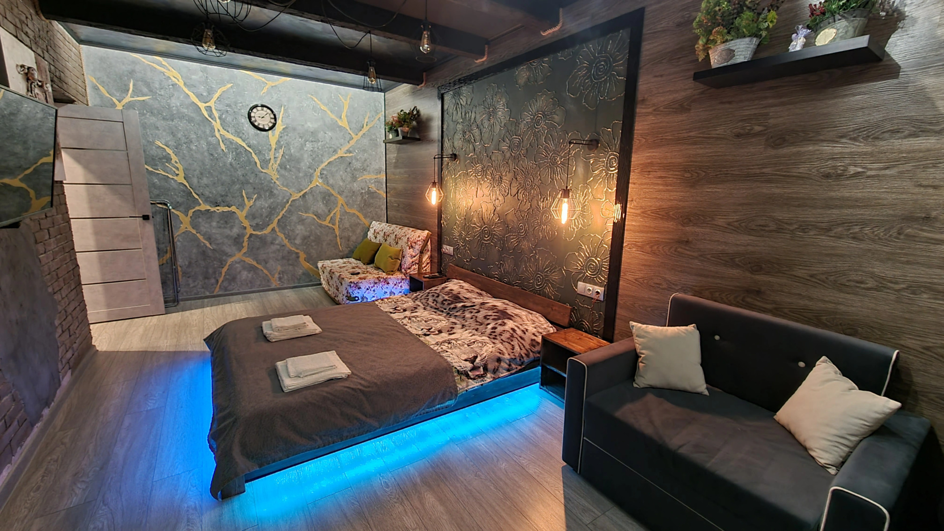 Апартаменты Loft Holiday Home