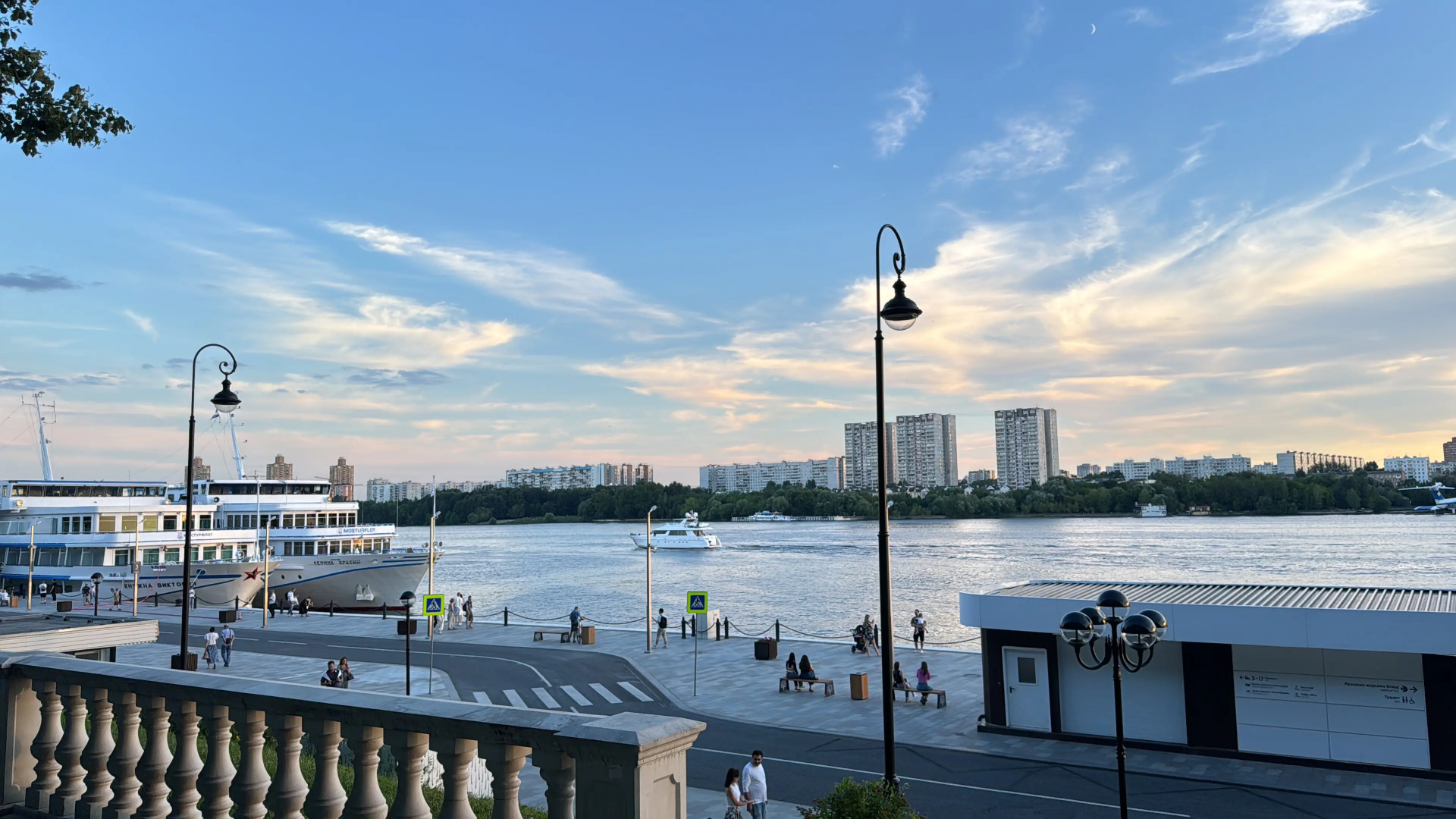 Апартаменты Двухуровневая студия с двумя санузлами в парке