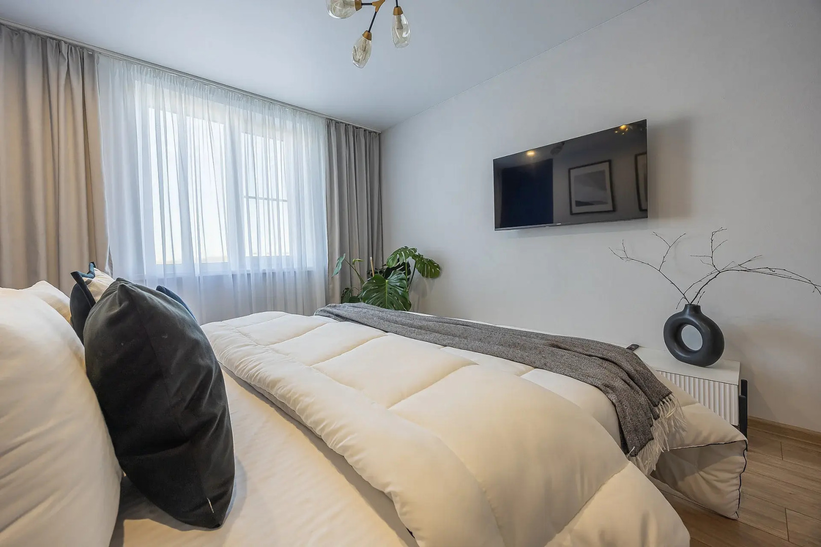 Апартаменты улучшенные, в центре города, с тремя спальнями