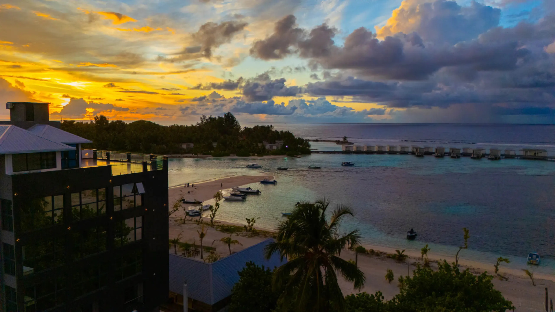 Отель Beach Hotel Guraidhoo