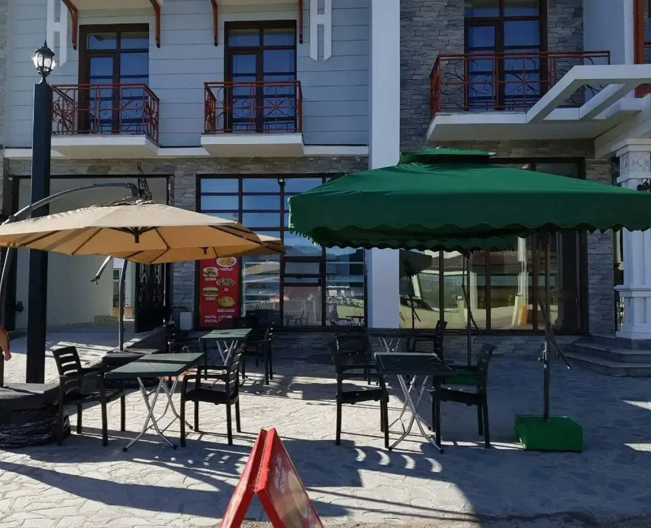 Отель Three Penguins