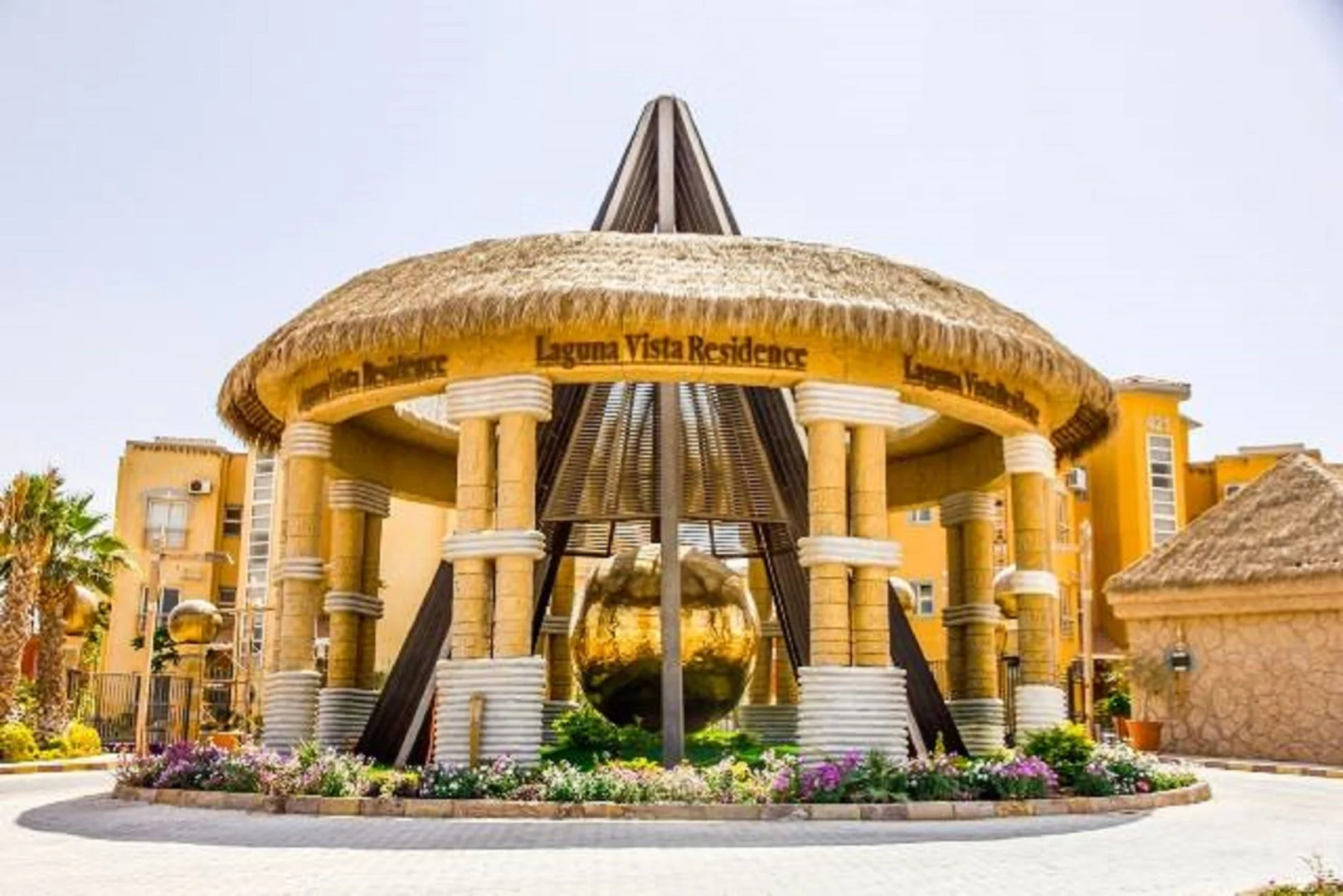 Апартаменты Luxury garden apartment and walk anywhere