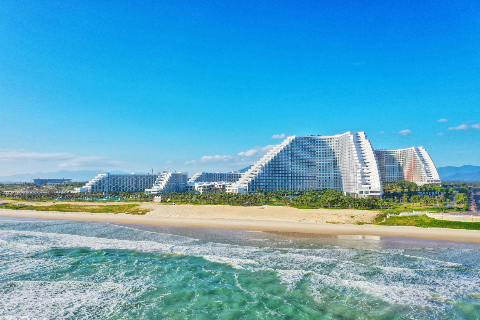 Отель The Light Beach Residences by Arena