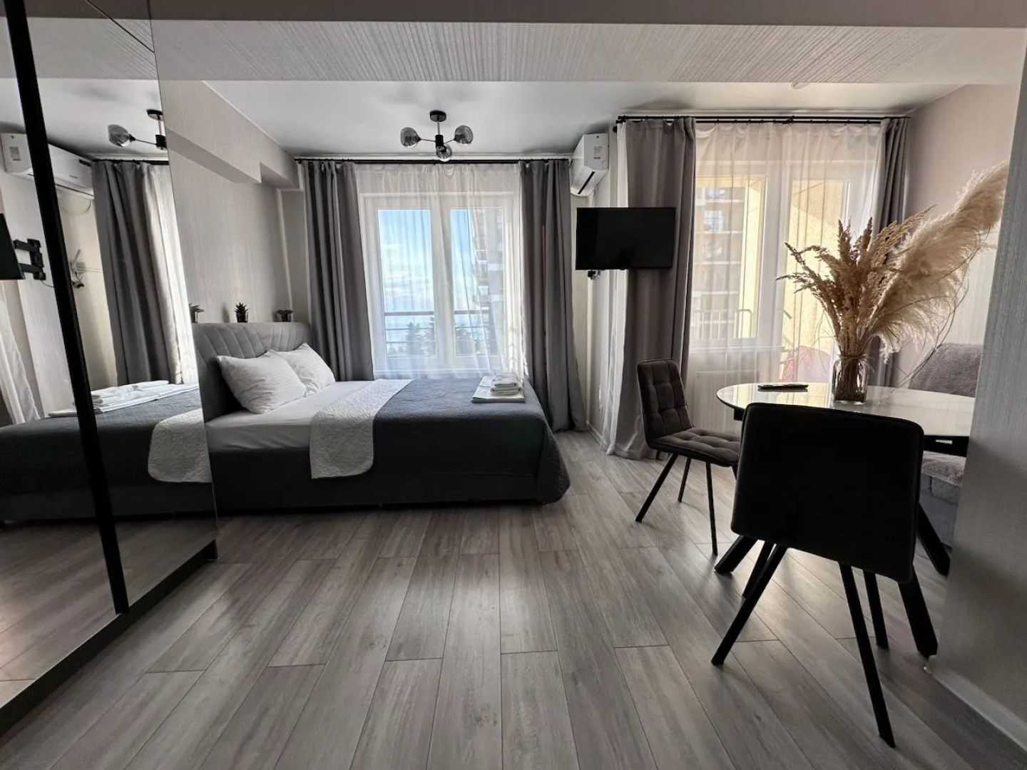 Апартаменты Lux Black&White