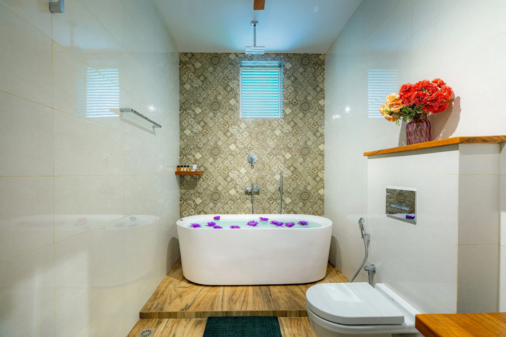 Отель The Palace by Ocean