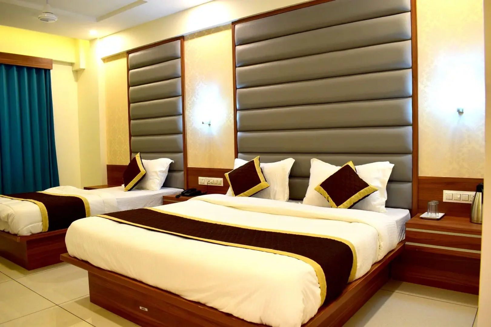 Отель Royal Square by Sky Stays